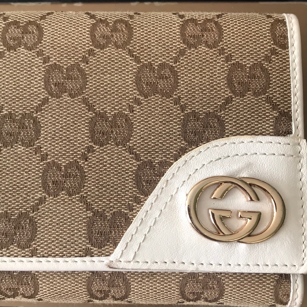 Beautiful Gucci wallet authentic